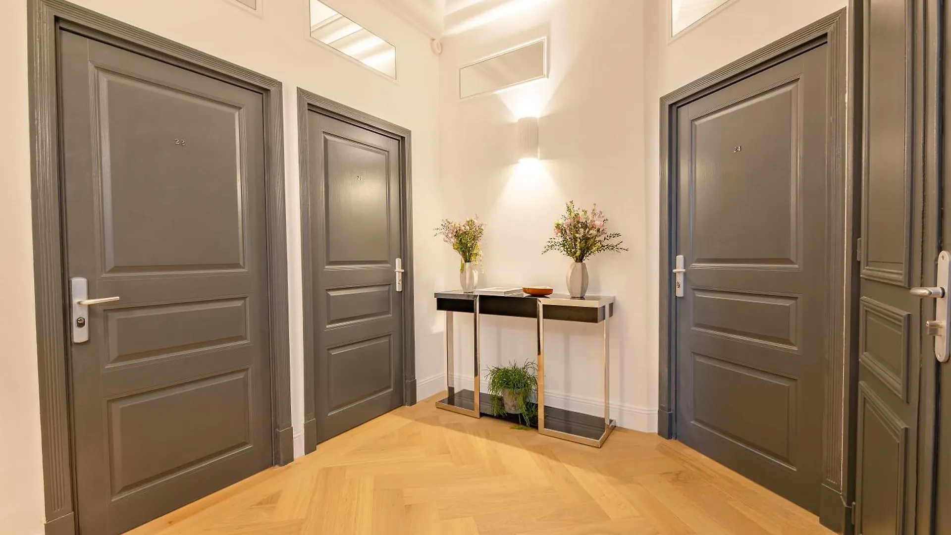 Apartment La Guitare 24 - Nice Studio In Center Of Cannes, Just Behind Grand Hotel