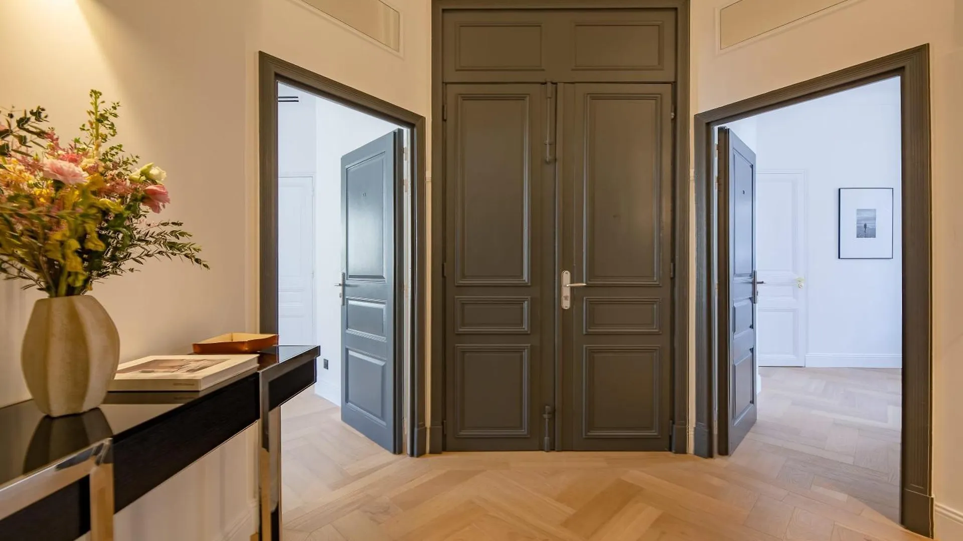 Apartment La Guitare 24 - Nice Studio In Center Of Cannes, Just Behind Grand Hotel