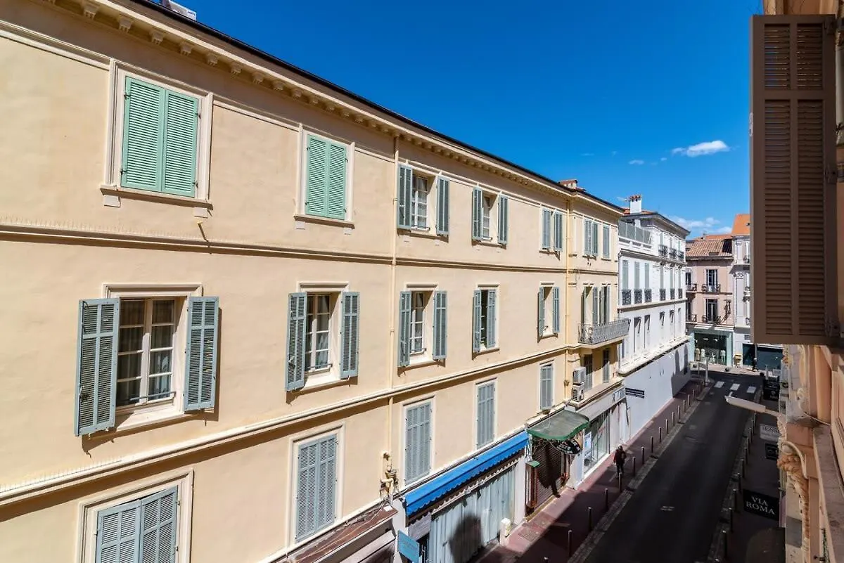 Apartment La Guitare 24 - Nice Studio In Center Of Cannes, Just Behind Grand Hotel